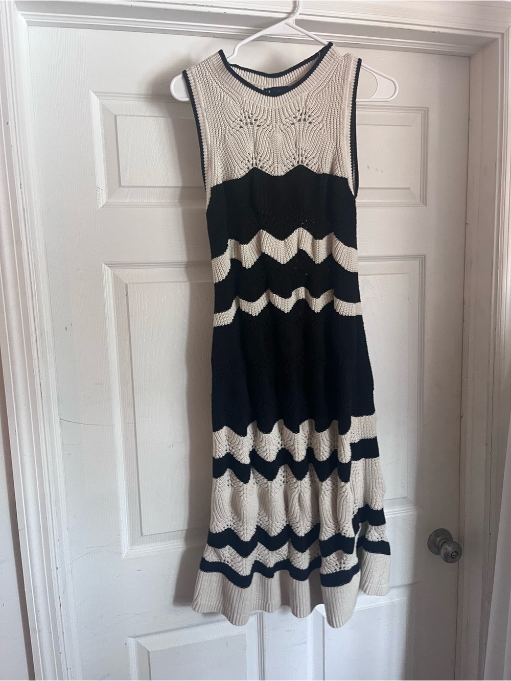 GAP Black and Cream Chevron Knit Midi Dress